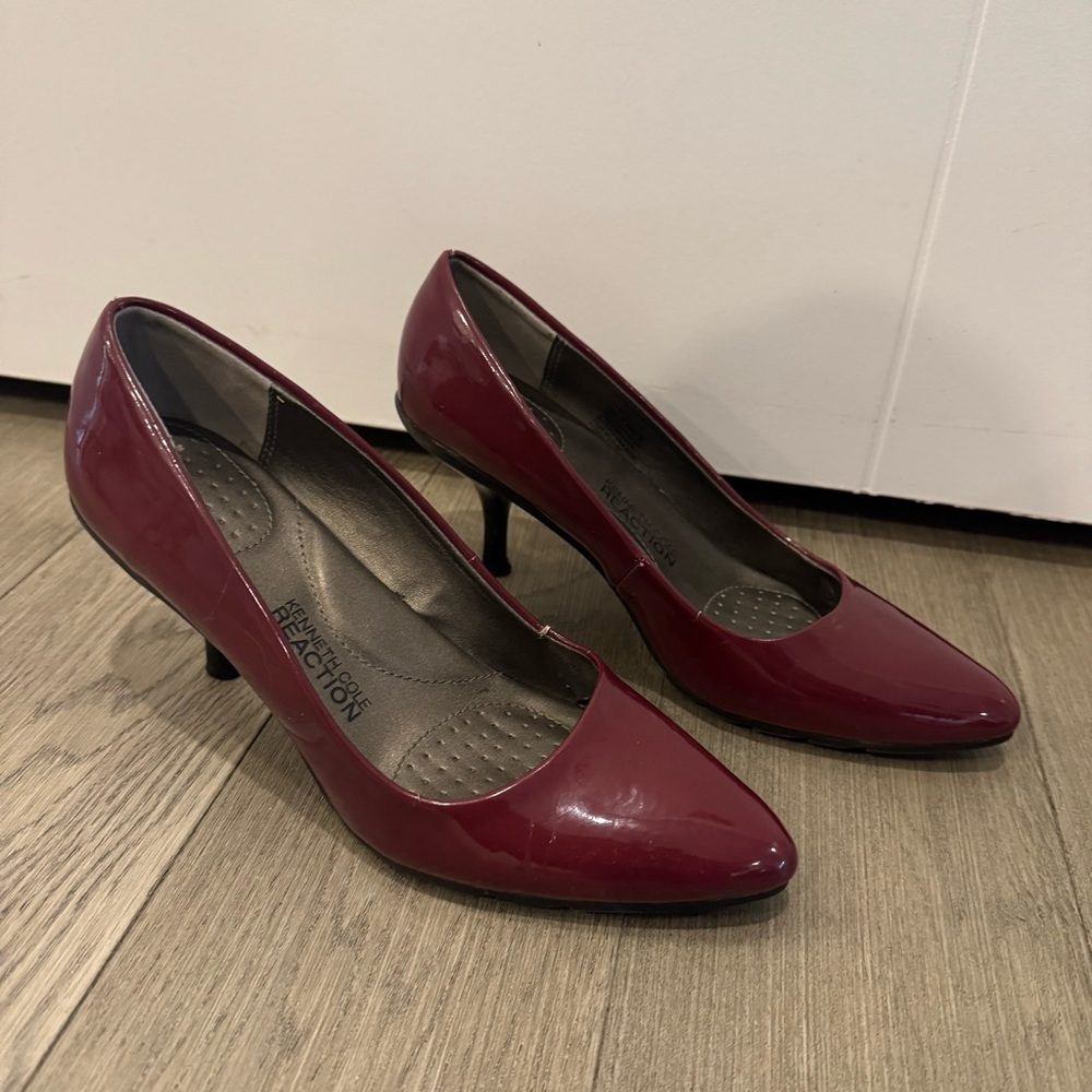 Kenneth Cole Reaction Patent Burgundy Short Pumps